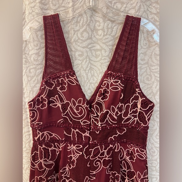 Anthropologie Moulinette Soeurs Ariana Lace Embroidered Sheath Dress in Burgundy - Picture 6 of 11
